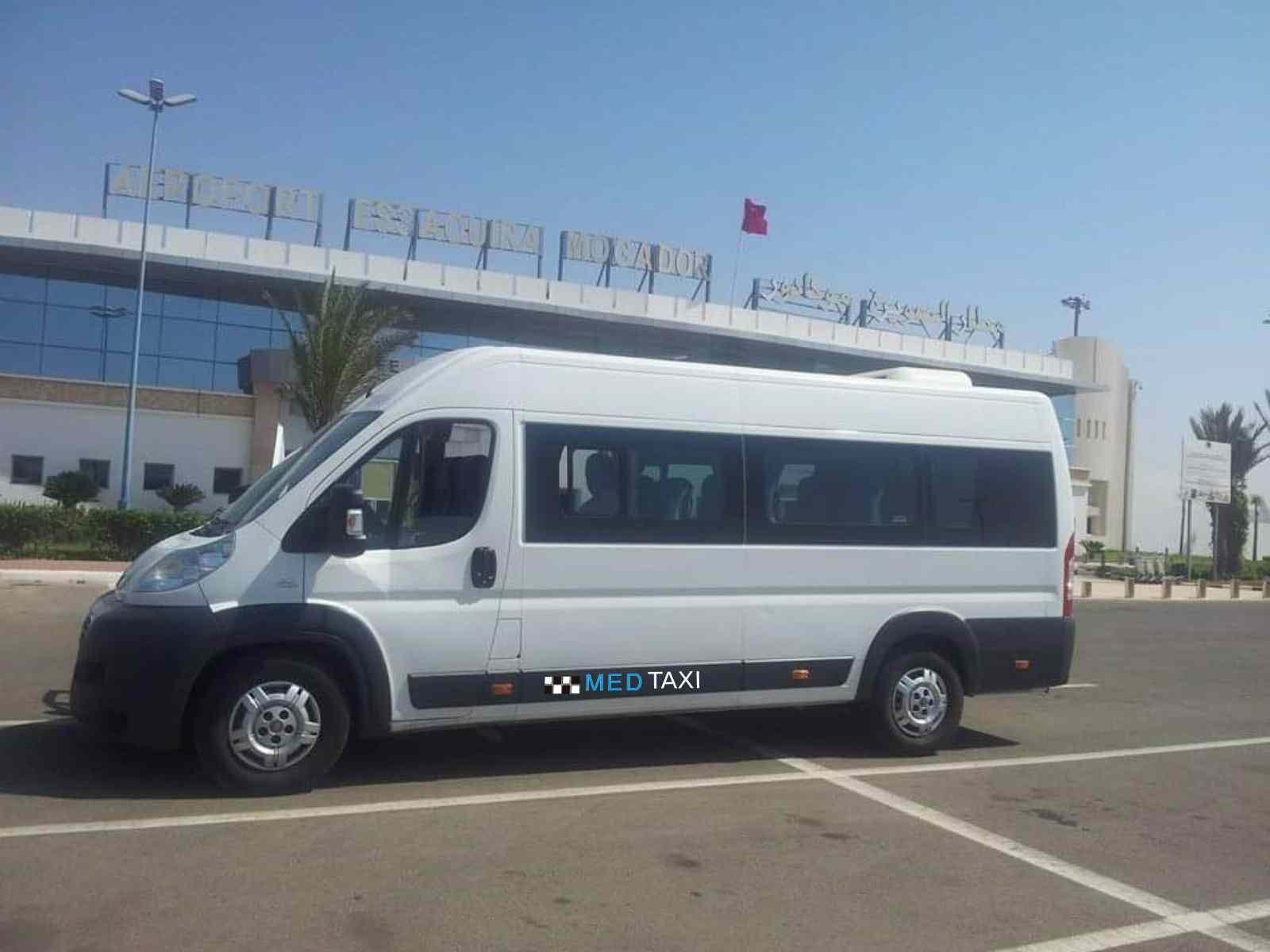 bus 17 places transport taxi tourisme essaouira marrakech agadir